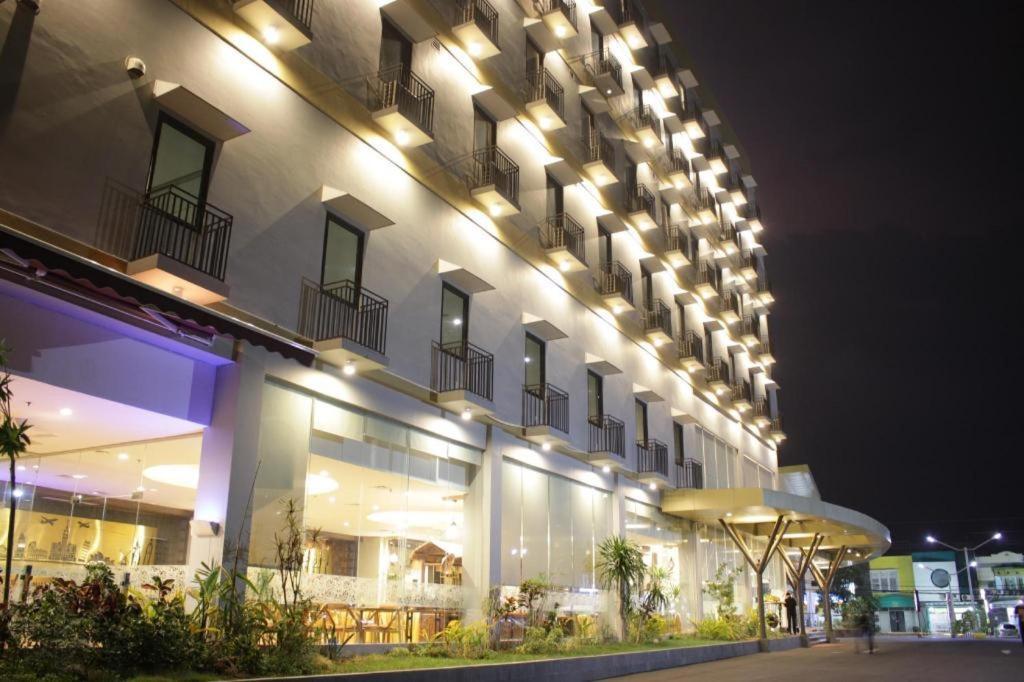 Horison Gkb Gresik Hotel Exterior photo